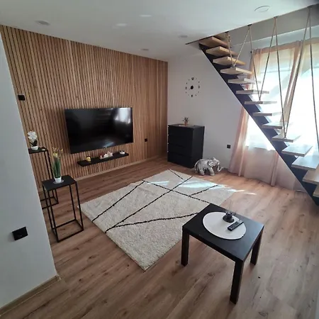Zoja House Apartmán *